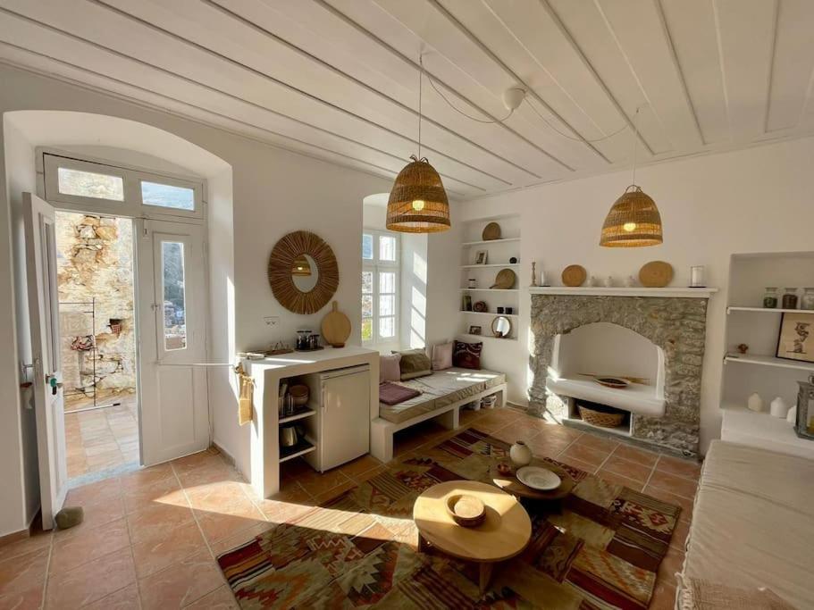 Maison Avec Terrasses Et Vues Sými Luaran gambar