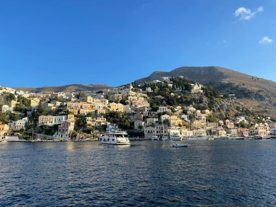 Maison Avec Terrasses Et Vues Sými Luaran gambar