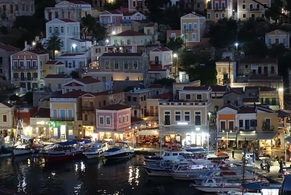 Maison Avec Terrasses Et Vues Sými Luaran gambar